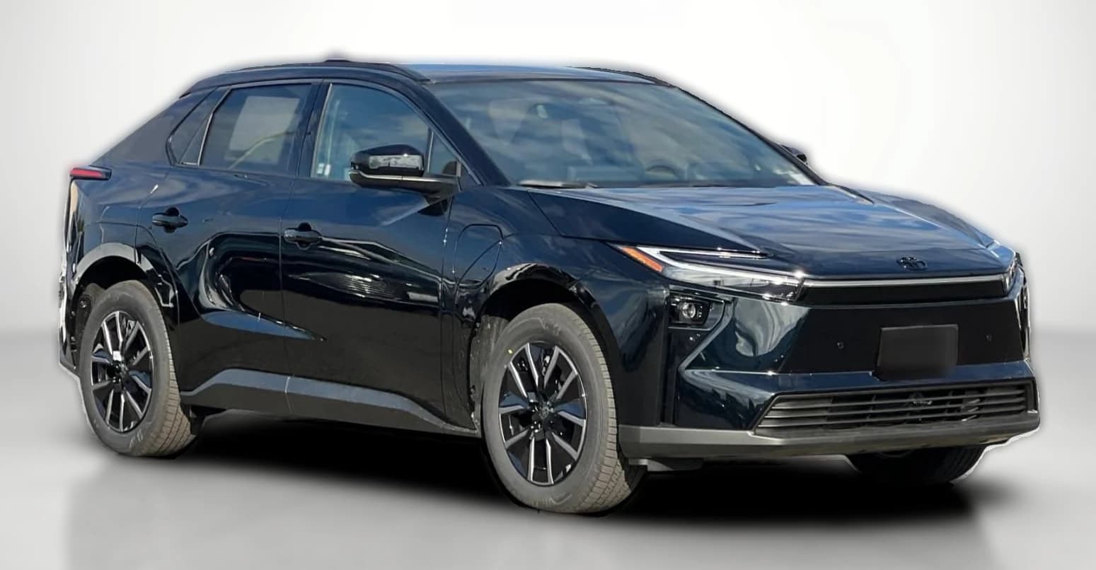 Toyota bZ XLE Plus FWD (Natl) 2026 — side view