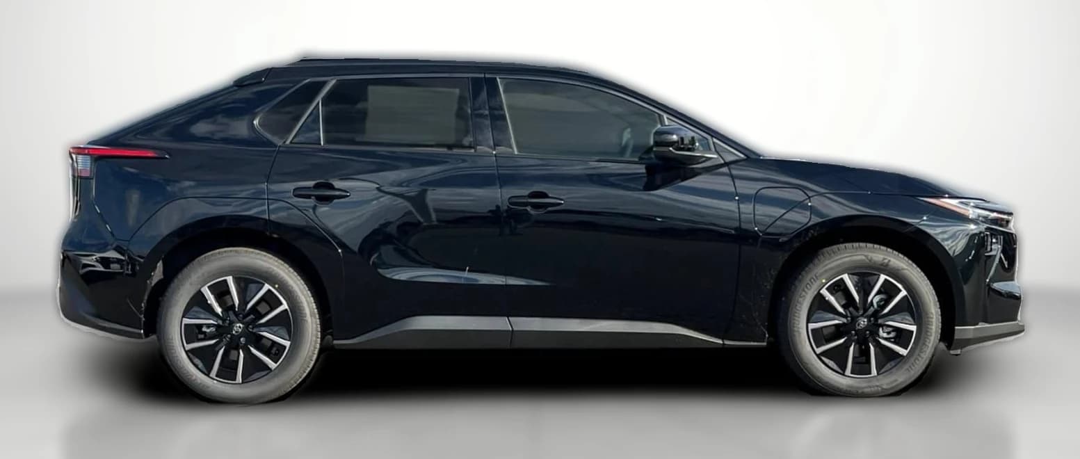 Toyota bZ XLE Plus FWD (Natl) 2026 — side view
