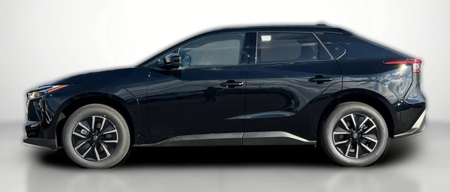 Toyota bZ XLE Plus FWD (Natl) 2026 — side view
