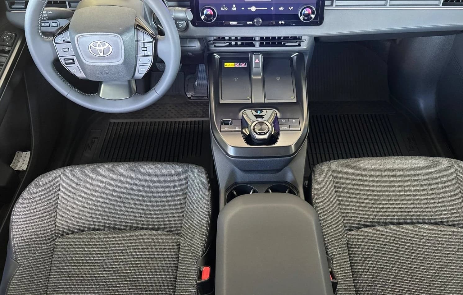 Toyota bZ XLE Plus FWD (Natl) 2026 — side view