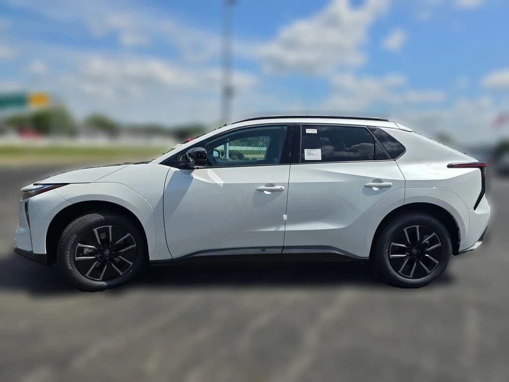 Toyota bZ XLE AWD (Natl) 2026 — side view