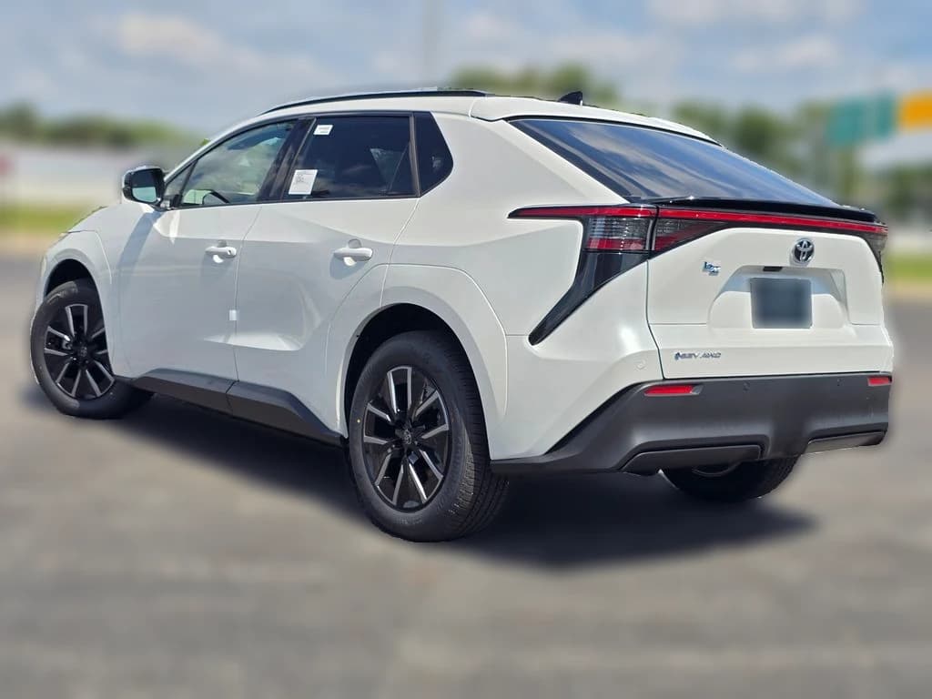 Toyota bZ XLE AWD (Natl) 2026 — side view