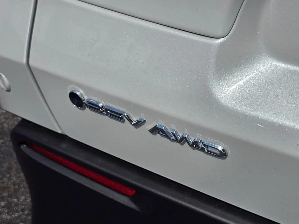 Toyota bZ XLE AWD (Natl) 2026 — side view