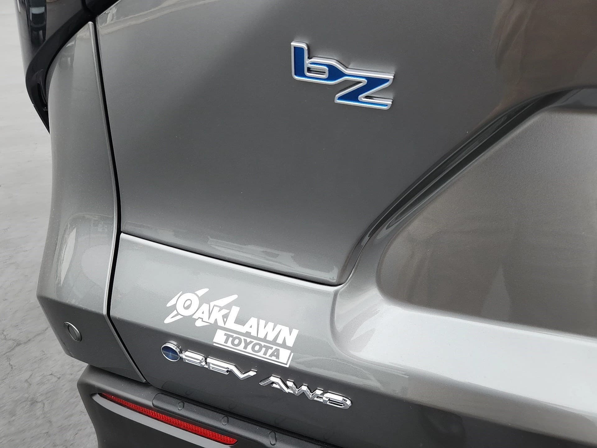 Toyota bZ XLE AWD (Natl) 2026 — side view