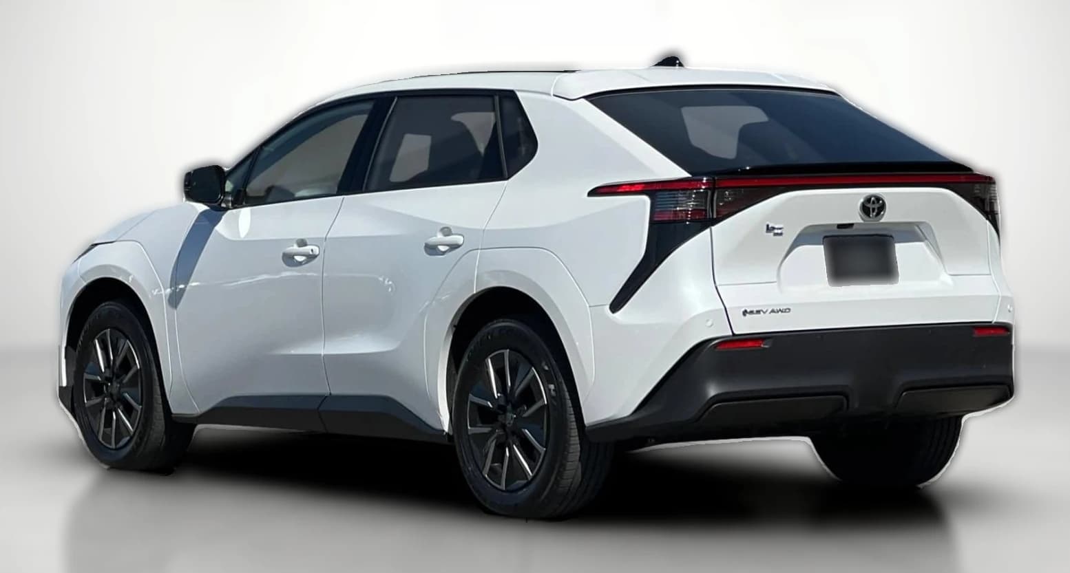 Toyota bZ XLE AWD (Natl) 2026 — side view