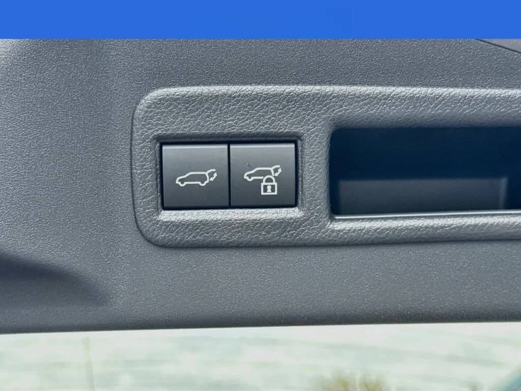 Subaru Solterra Premium AWD 2026 — side view