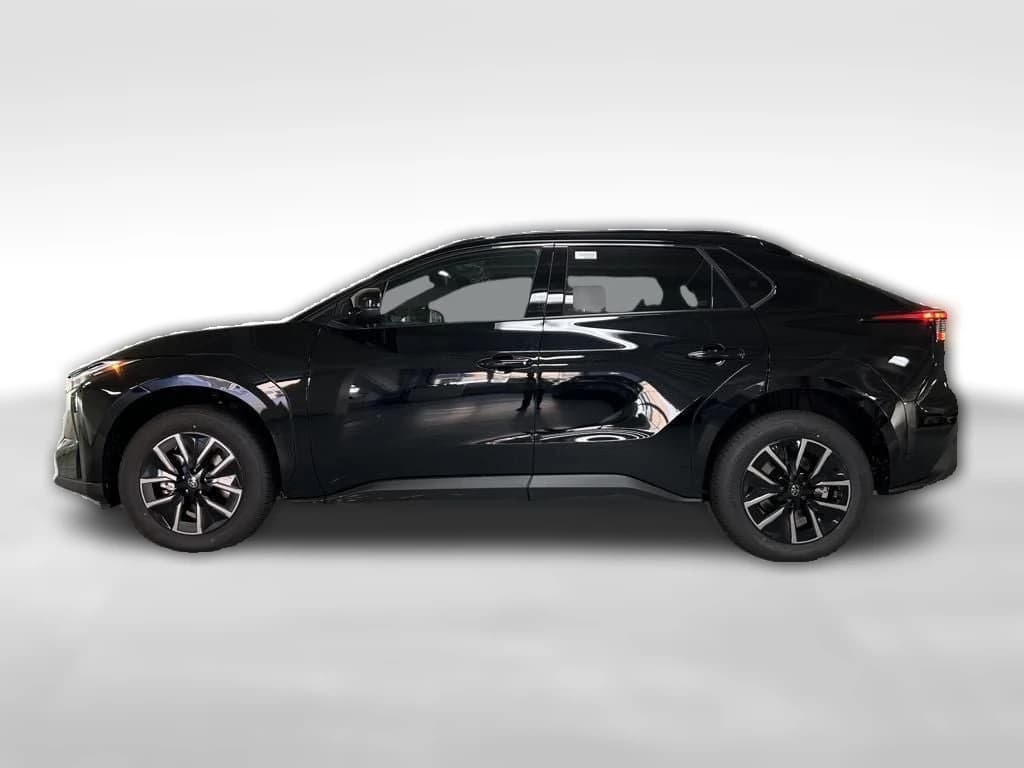Toyota bZ XLE FWD (Natl) 2026 — side view