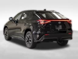Toyota bZ XLE FWD (Natl) 2026 — side view