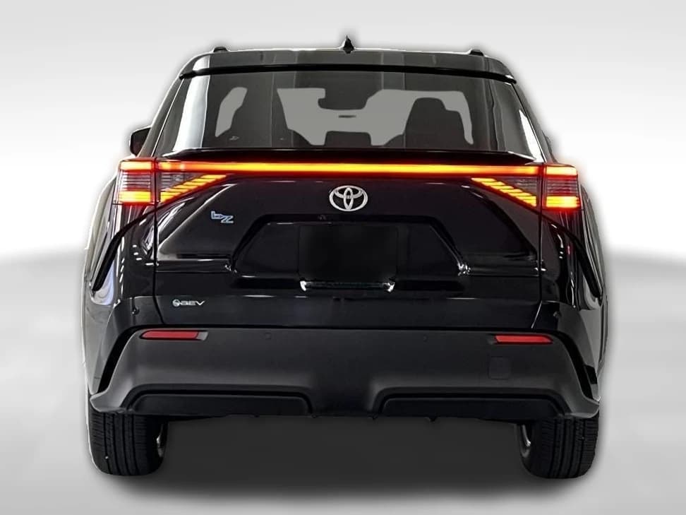Toyota bZ XLE FWD (Natl) 2026 — side view