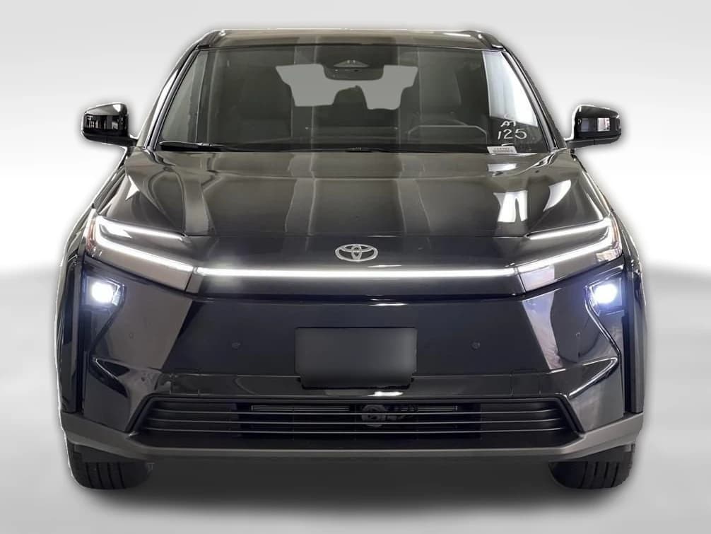 Toyota bZ XLE FWD (Natl) 2026 — side view