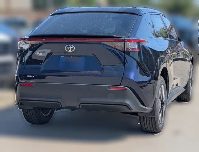 Toyota bZ XLE FWD (Natl) 2026 — side view
