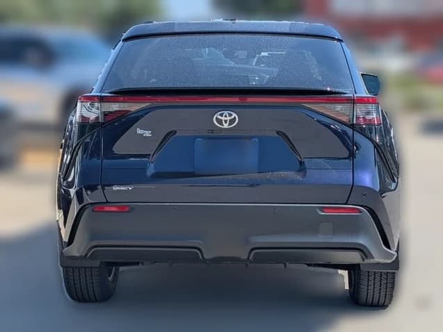 Toyota bZ XLE FWD (Natl) 2026 — side view