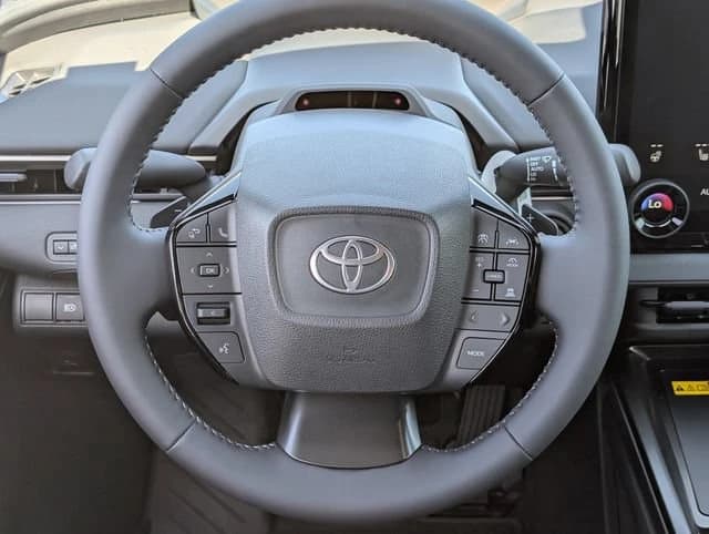 Toyota bZ XLE FWD (Natl) 2026 — side view