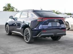 Toyota bZ XLE FWD (Natl) 2026 — side view