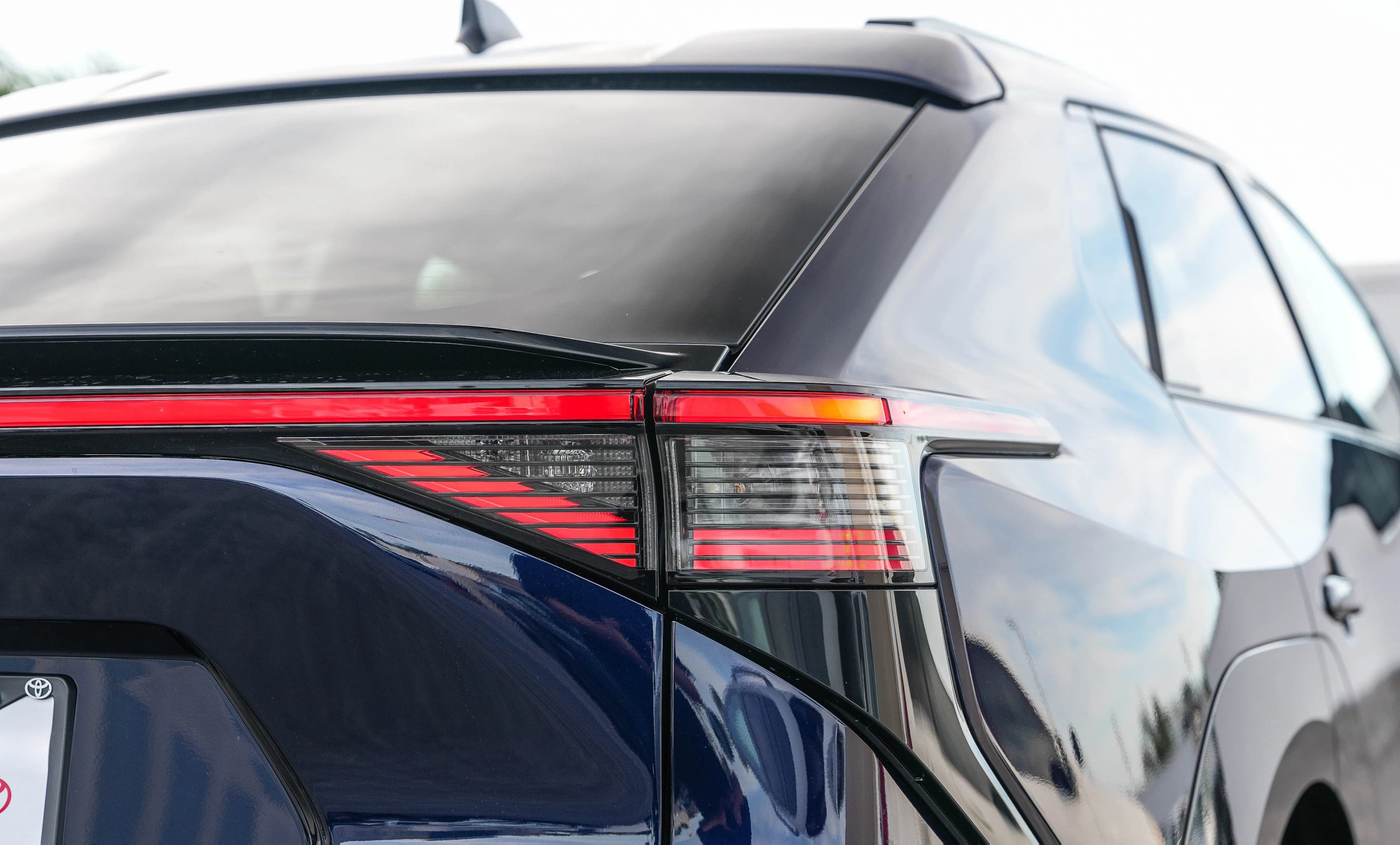 Toyota bZ XLE FWD (Natl) 2026 — side view