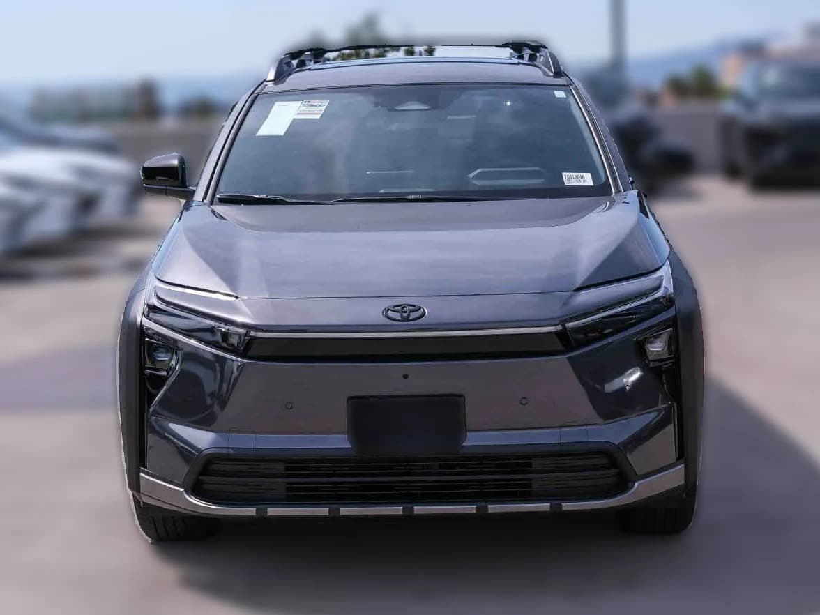 Toyota bZ Woodland Base AWD (Natl) 2026 — side view