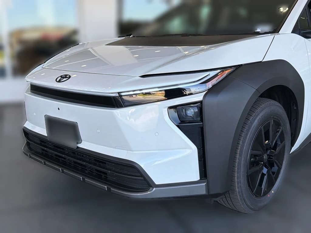 Toyota bZ Woodland Base AWD (Natl) 2026 — side view