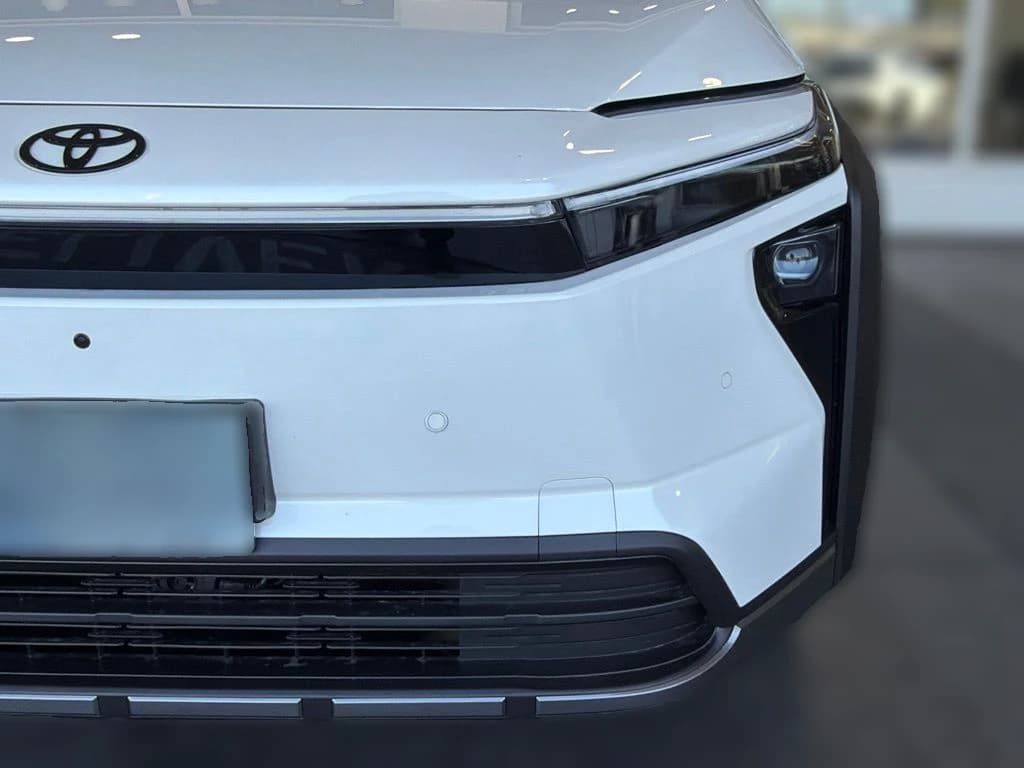 Toyota bZ Woodland Base AWD (Natl) 2026 — side view