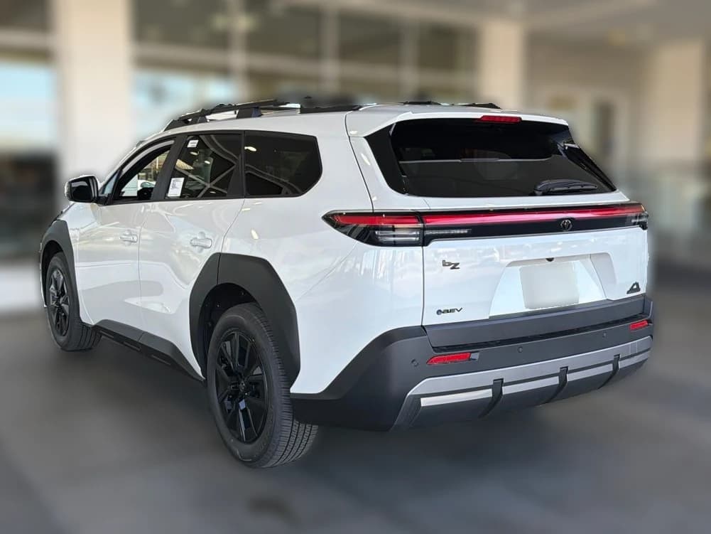 Toyota bZ Woodland Base AWD (Natl) 2026 — side view