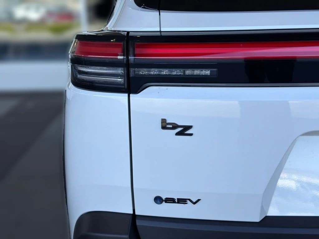 Toyota bZ Woodland Base AWD (Natl) 2026 — side view
