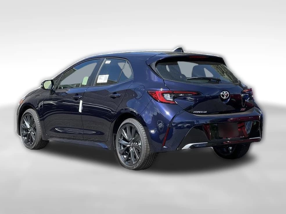Toyota Corolla Hatchback XSE CVT (Natl) 2027 — side view