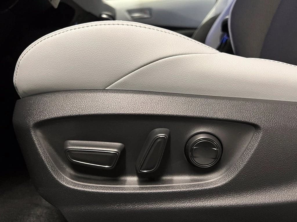 Toyota Corolla Hatchback XSE CVT (Natl) 2027 — side view