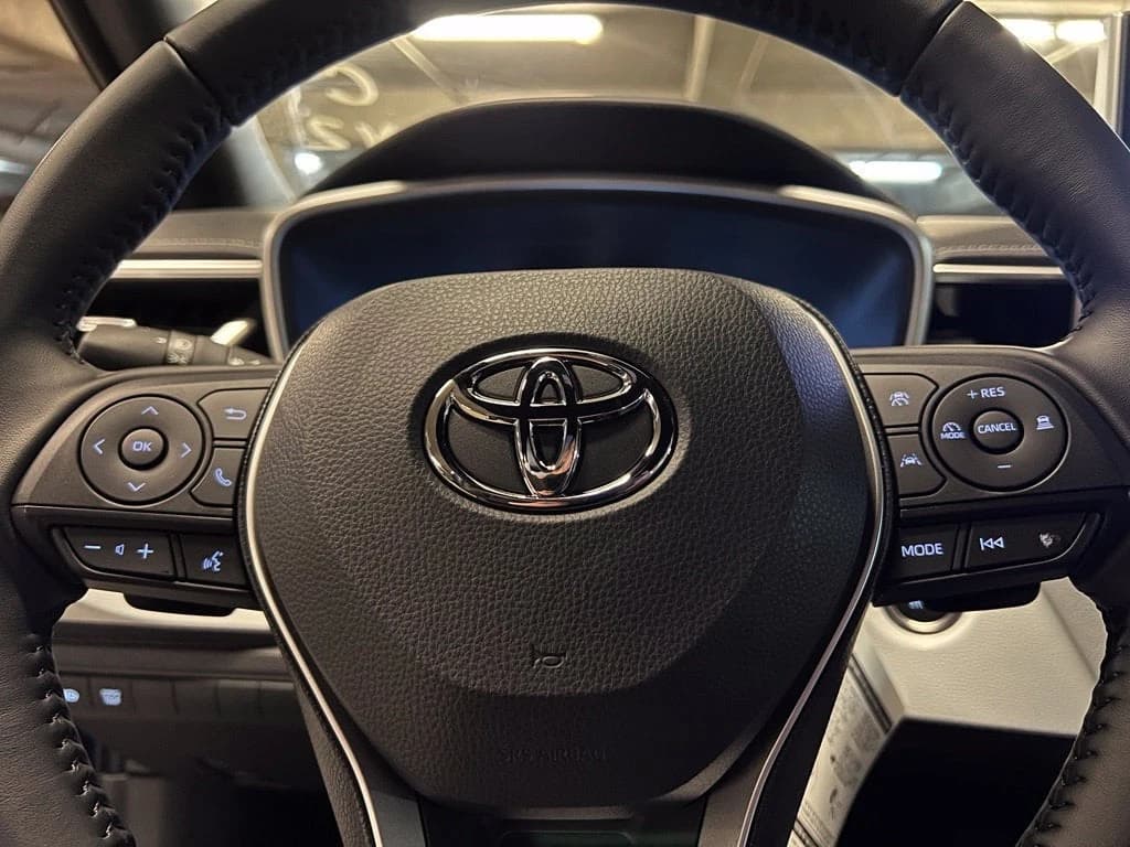 Toyota Corolla Hatchback XSE CVT (Natl) 2027 — side view