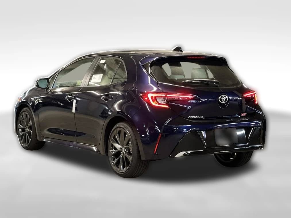 Toyota Corolla Hatchback XSE CVT (Natl) 2027 — side view