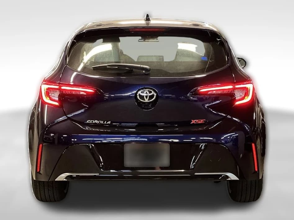 Toyota Corolla Hatchback XSE CVT (Natl) 2027 — side view