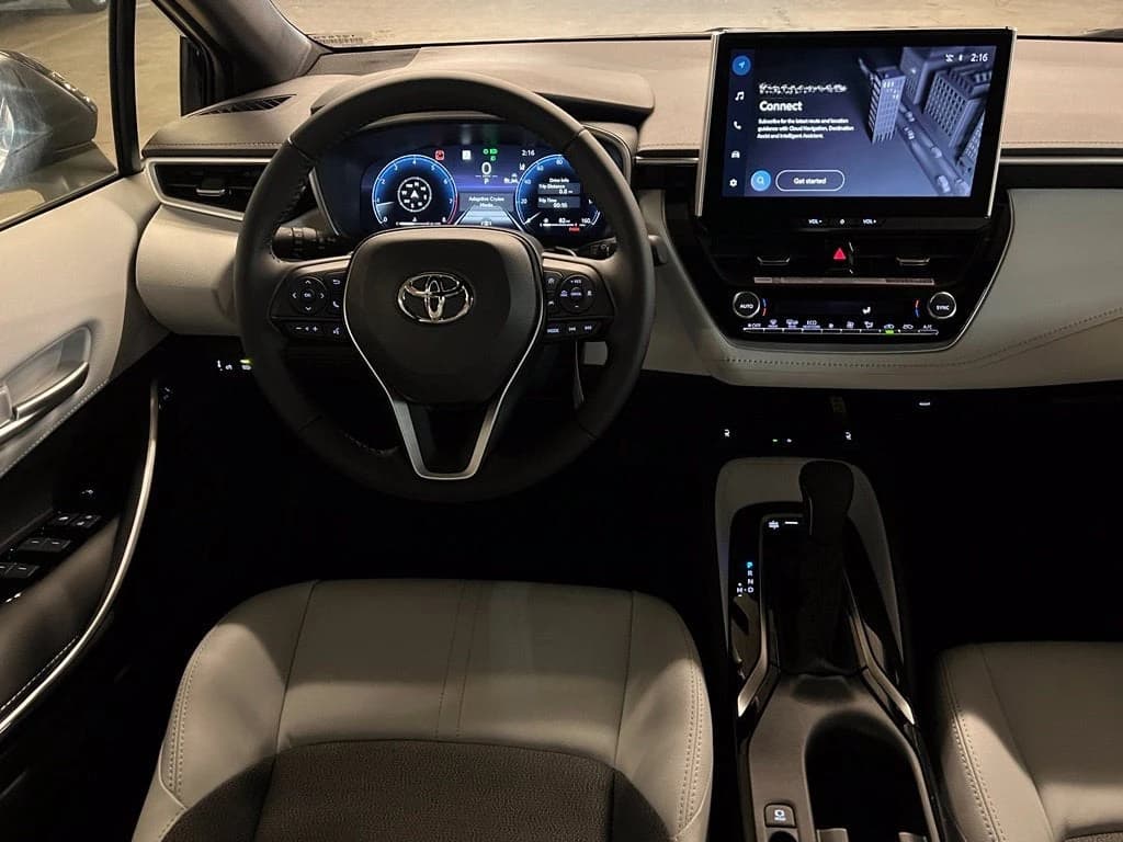 Toyota Corolla Hatchback XSE CVT (Natl) 2027 — side view