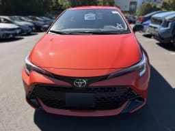 Toyota Corolla Hatchback SE CVT (Natl) 2027 — side view