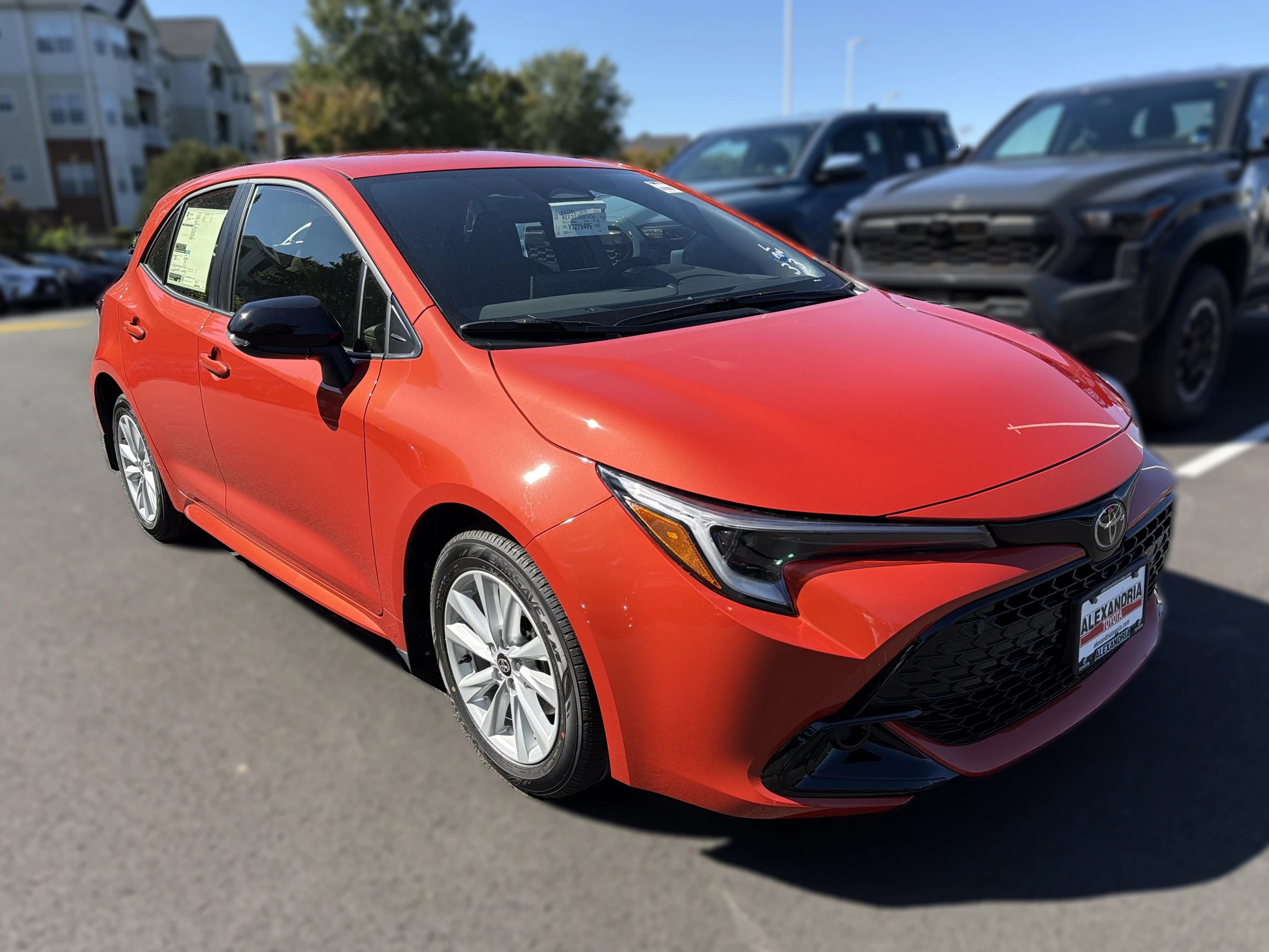 Toyota Corolla Hatchback SE CVT (Natl) 2027 — side view