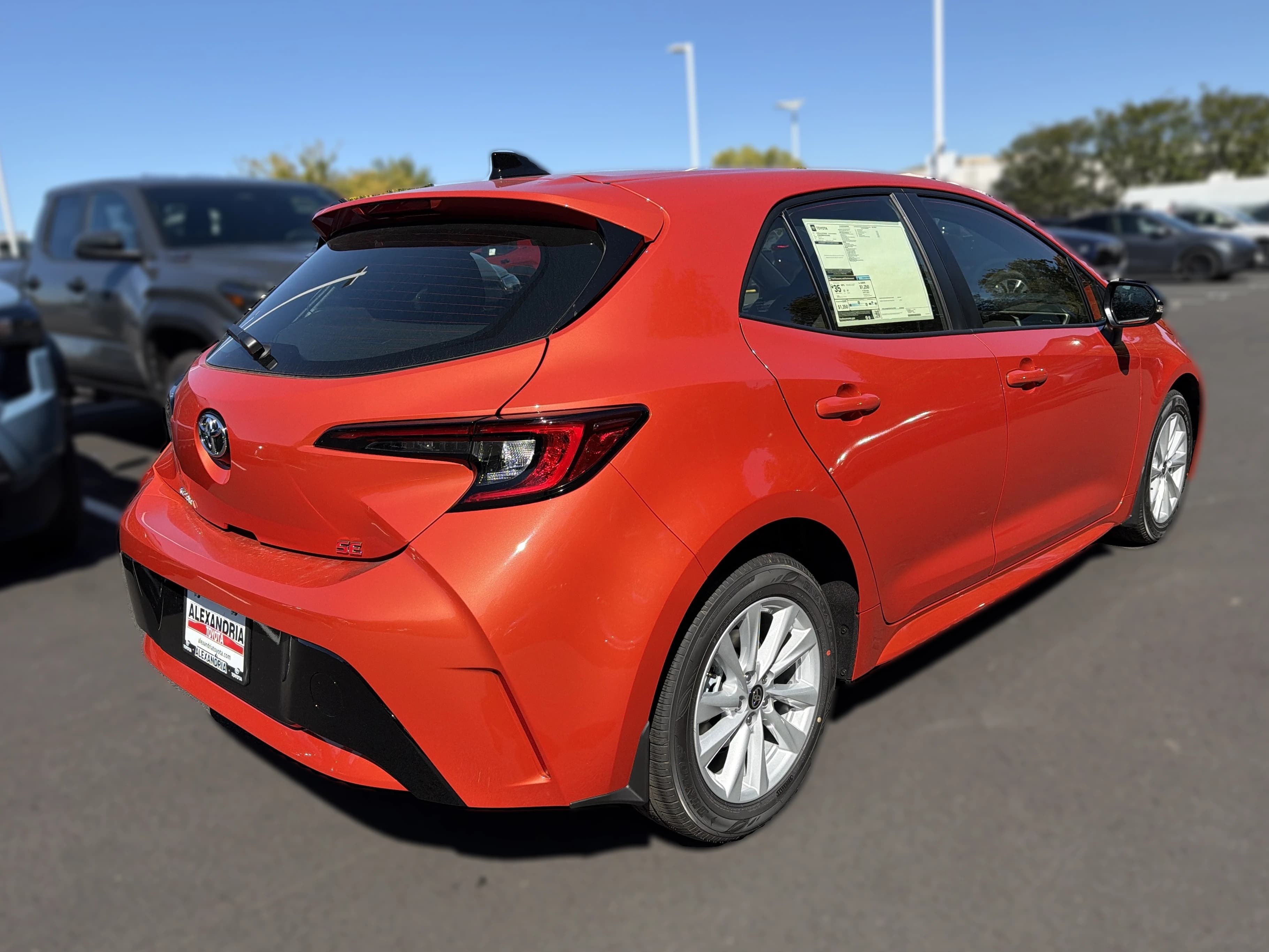 Toyota Corolla Hatchback SE CVT (Natl) 2027 — side view