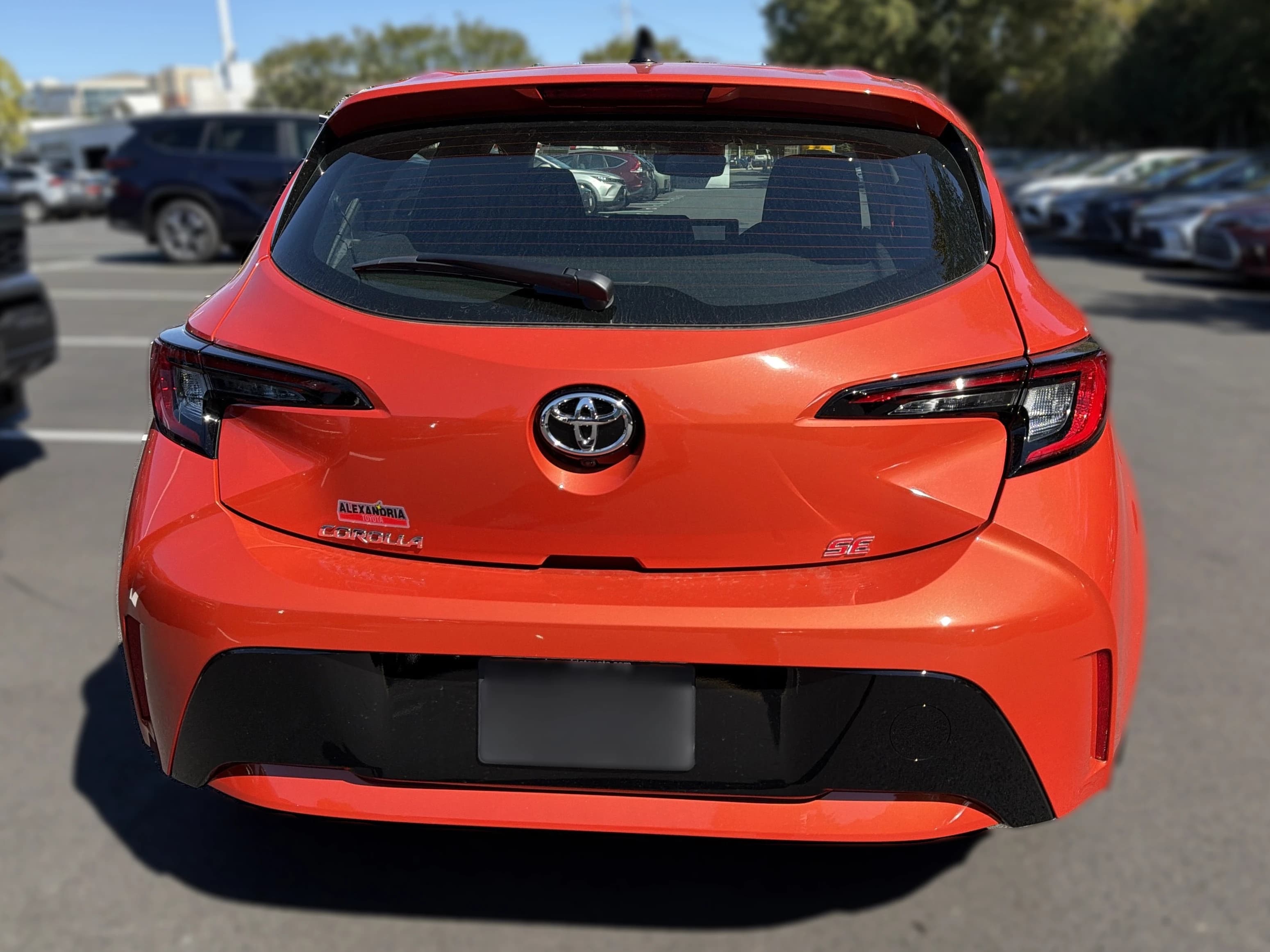 Toyota Corolla Hatchback SE CVT (Natl) 2027 — side view