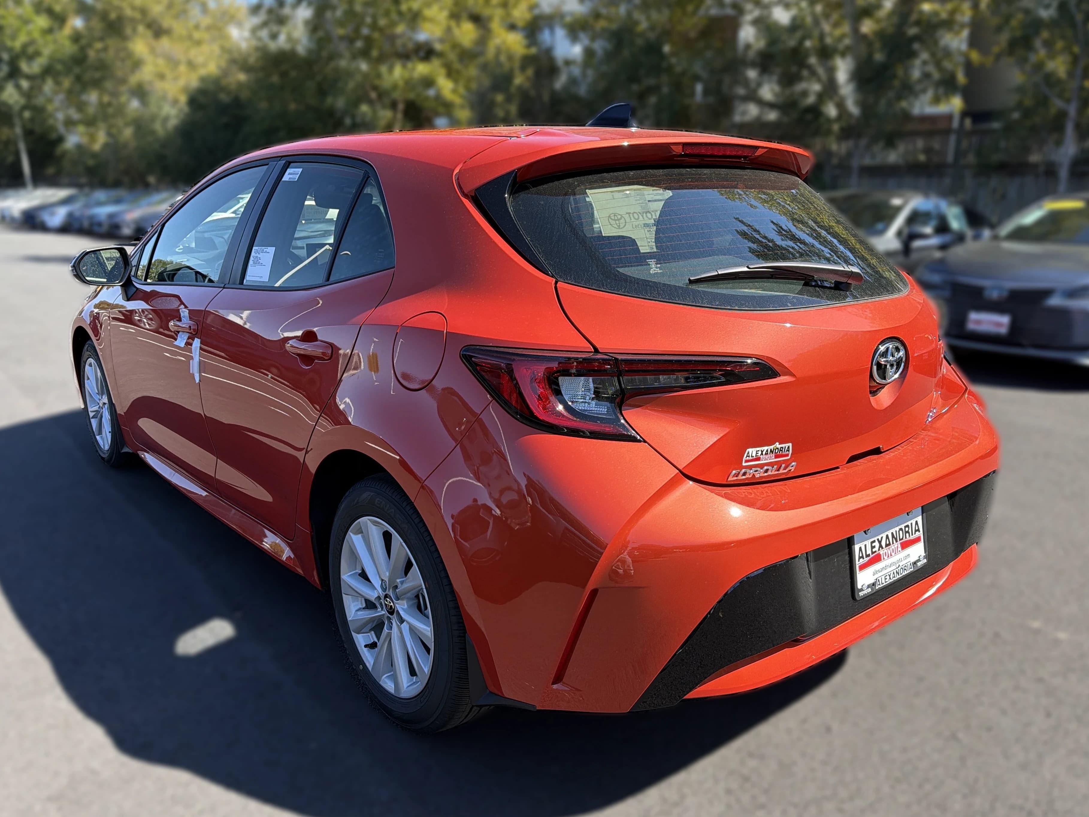 Toyota Corolla Hatchback SE CVT (Natl) 2027 — side view