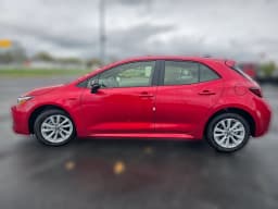 Toyota Corolla Hatchback SE CVT (Natl) 2027 — side view