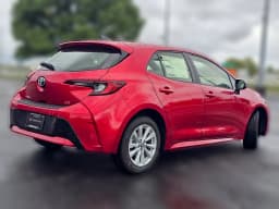 Toyota Corolla Hatchback SE CVT (Natl) 2027 — side view