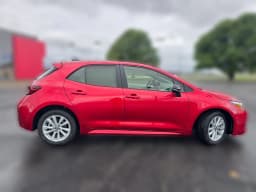 Toyota Corolla Hatchback SE CVT (Natl) 2027 — side view