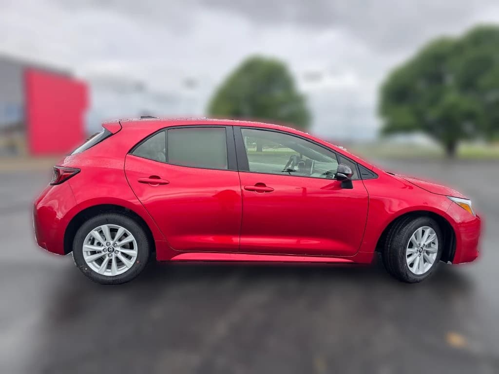 Toyota Corolla Hatchback SE CVT (Natl) 2027 — side view
