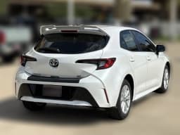 Toyota Corolla Hatchback SE CVT (Natl) 2027 — side view