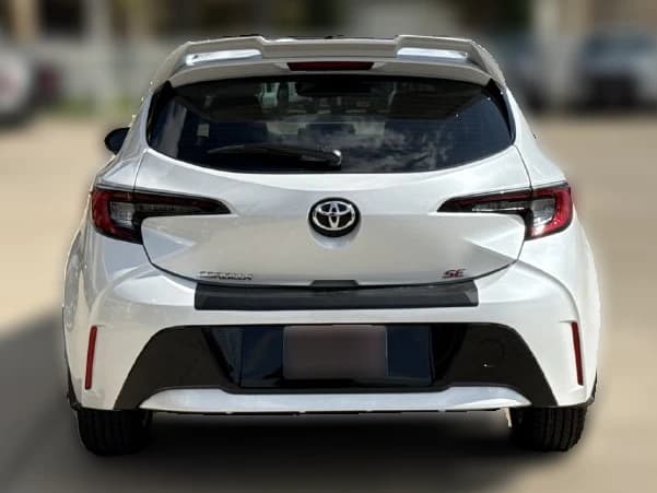 Toyota Corolla Hatchback SE CVT (Natl) 2027 — side view