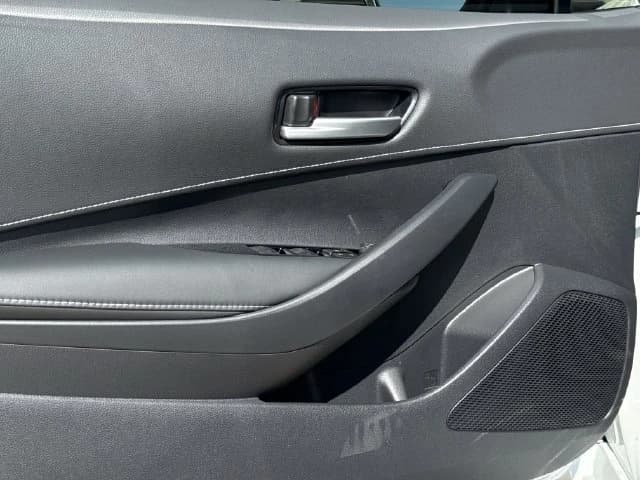 Toyota Corolla Hatchback SE CVT (Natl) 2027 — side view