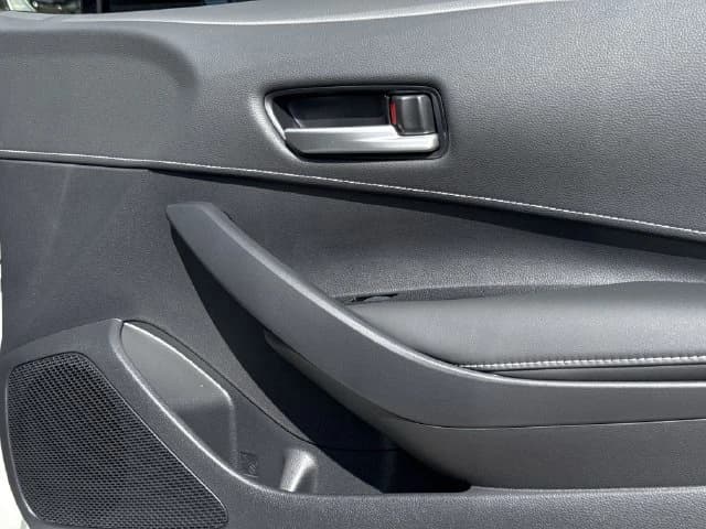 Toyota Corolla Hatchback SE CVT (Natl) 2027 — side view