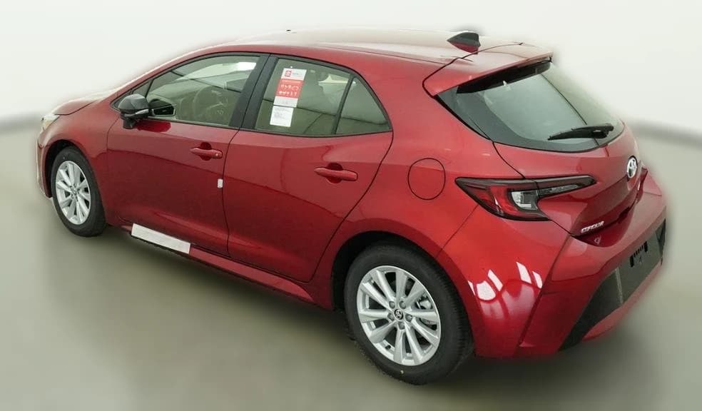 Toyota Corolla Hatchback SE CVT (Natl) 2026 — side view