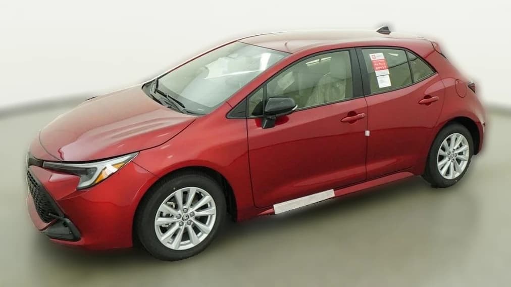 Toyota Corolla Hatchback SE CVT (Natl) 2026 — side view
