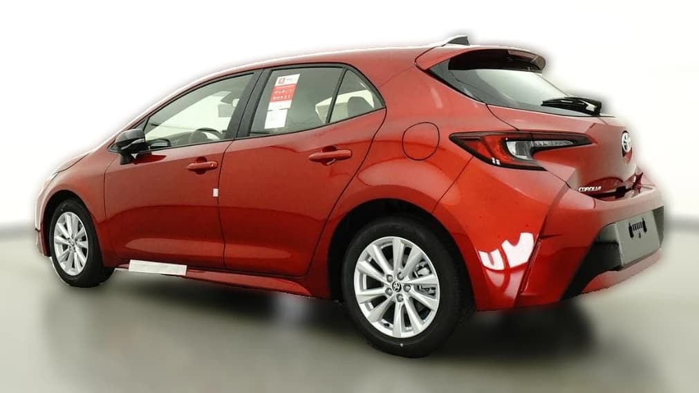 Toyota Corolla Hatchback SE CVT (Natl) 2026 — side view