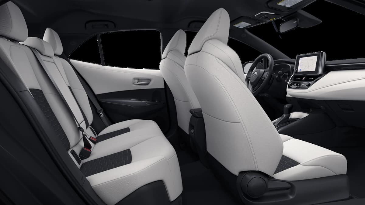 Toyota Corolla Hatchback SE CVT (Natl) 2026 — side view
