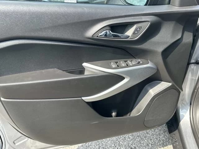 Chevrolet Trax LS FWD 4dr 2026 — side view