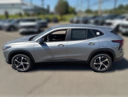 Chevrolet Trax 1RS FWD 4dr 2026 — side view