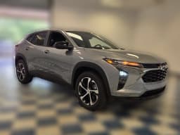 Chevrolet Trax 1RS FWD 4dr 2026 — side view